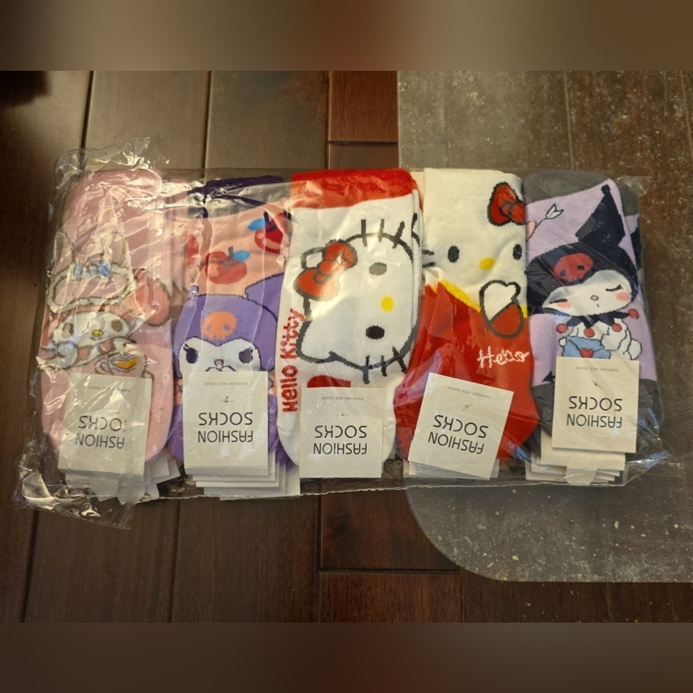 Hello kitty and sanrio friends socks wholesale